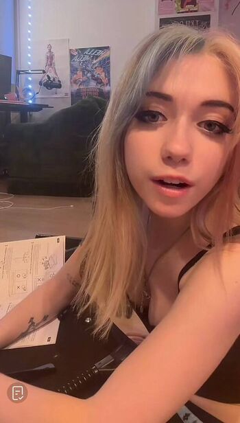 Full leaked Iluvmeww page private onlyfans photo