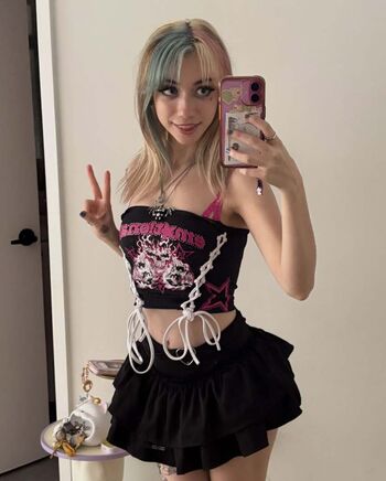 Full leaked Iluvmeww page private onlyfans photo