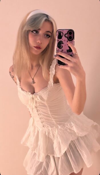 Full leaked Iluvmeww page private onlyfans photo