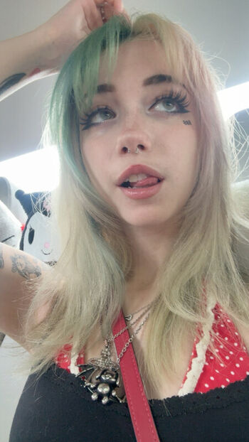 Full leaked Iluvmeww private onlyfans photo