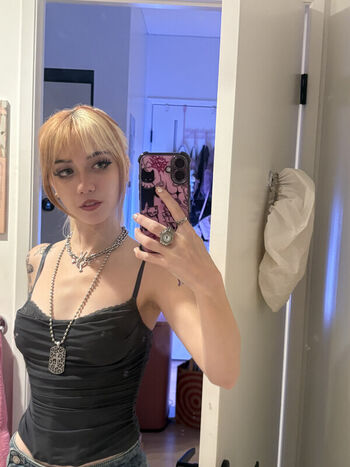 Full leaked Iluvmeww private onlyfans photo