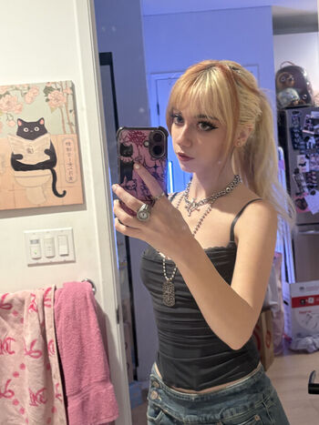 Full leaked Iluvmeww private onlyfans photo