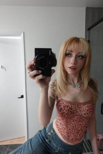 Full leaked Iluvmeww page private onlyfans photo