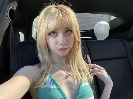 Full leaked Iluvmeww page private onlyfans photo