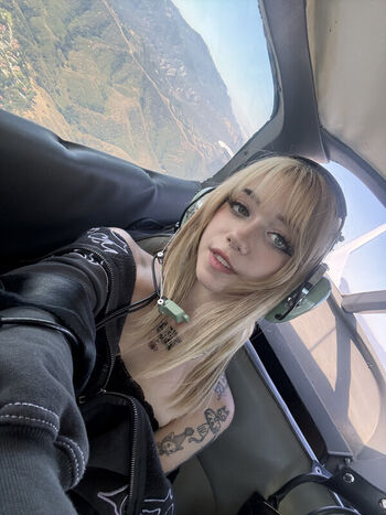 Full leaked Iluvmeww page private onlyfans photo