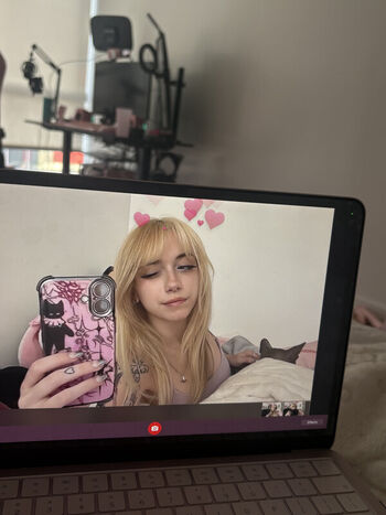 Full leaked Iluvmeww page private onlyfans photo