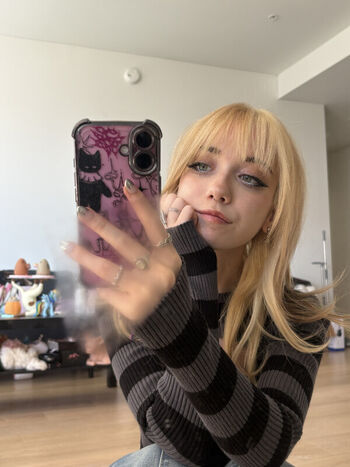 Full leaked Iluvmeww page private onlyfans photo