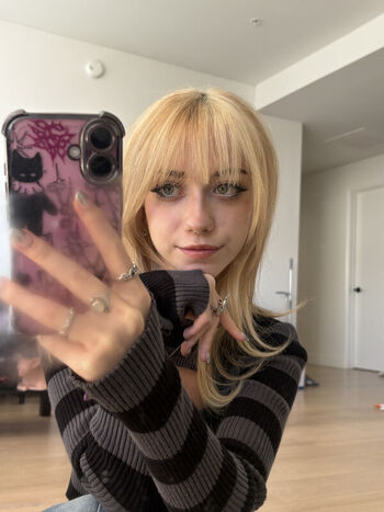 Full leaked Iluvmeww page private onlyfans photo