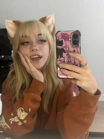 Full leaked Iluvmeww page private onlyfans photo