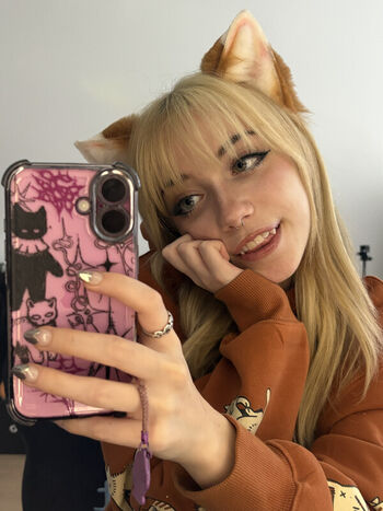 Full leaked Iluvmeww page private onlyfans photo