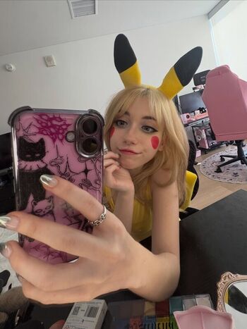 Full leaked Iluvmeww page private onlyfans photo