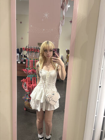 Full leaked Iluvmeww private onlyfans photo