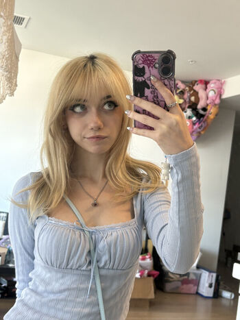 Full leaked Iluvmeww page private onlyfans photo