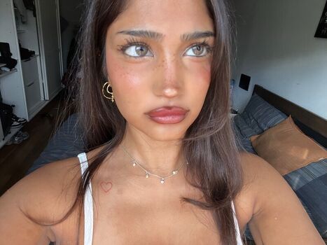 Full leaked Imanimalikaa private onlyfans photo