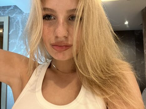 Full leaked Iminsideyu private onlyfans photo