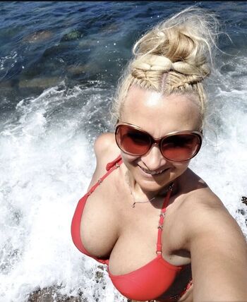 Full leaked Incredible milf private onlyfans photo