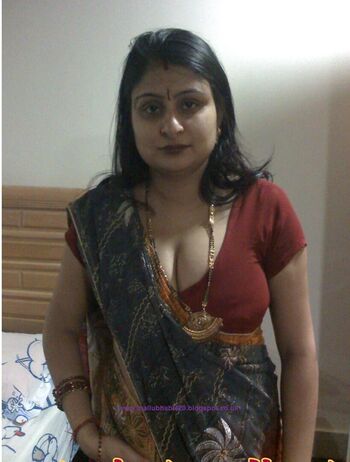 Full leaked Indian aunty private onlyfans photo
