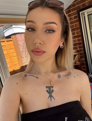Full leaked Indizzlemoney private onlyfans photo