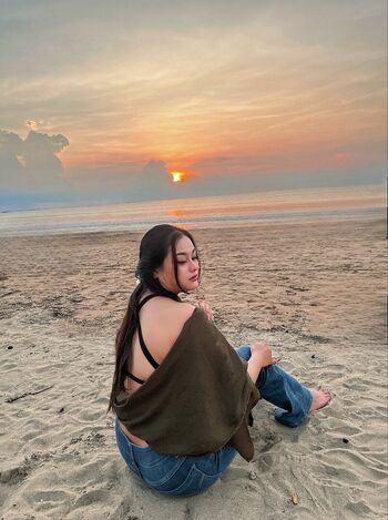 Full leaked Indonesian girls page private onlyfans photo