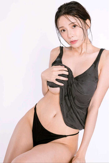 Full leaked Iris xiao page private onlyfans photo