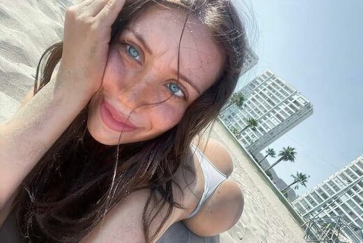 Full leaked Isiavarasc private onlyfans photo