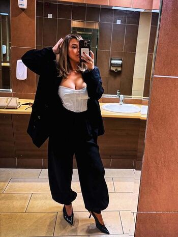 Full leaked Itsalirose private onlyfans photo