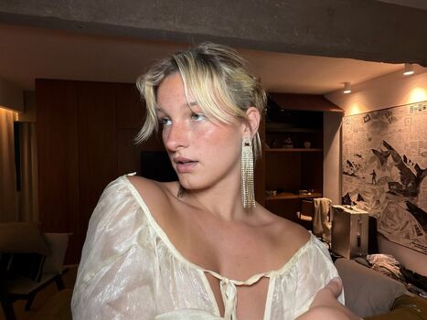 Full leaked Itscarlyjane  page private onlyfans photo