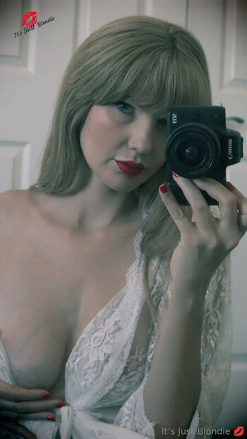 Full leaked Itsjustblondie page private onlyfans photo