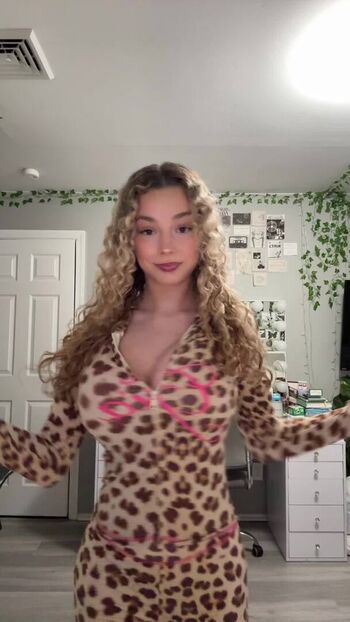 Full leaked Itskirapregiato private onlyfans photo