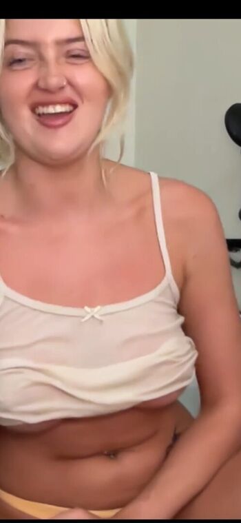 Full leaked Itslunaaaaa private onlyfans photo