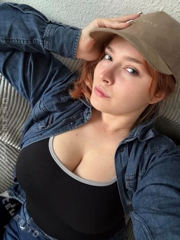 Full leaked Itsschmolli private onlyfans photo
