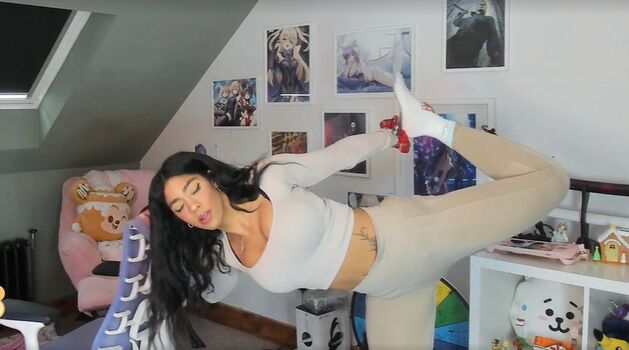 Full leaked Itssunpi private onlyfans photo