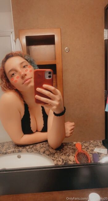 itsyagirlsky
