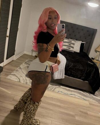 Full leaked Ivoryelleeee private onlyfans photo