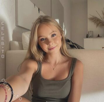 Full leaked Izaandelle private onlyfans photo