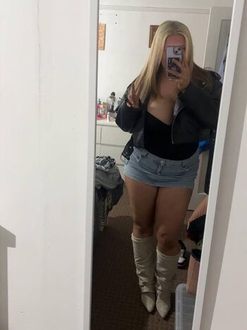 Full leaked Izzieebaileyy private onlyfans photo