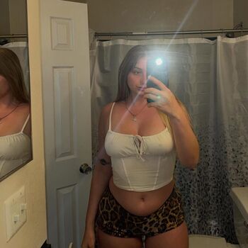 Full leaked Izzybizzybelle private onlyfans photo