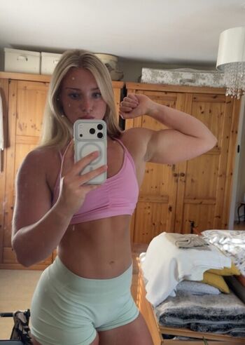 Full leaked Izzymhjones private onlyfans photo