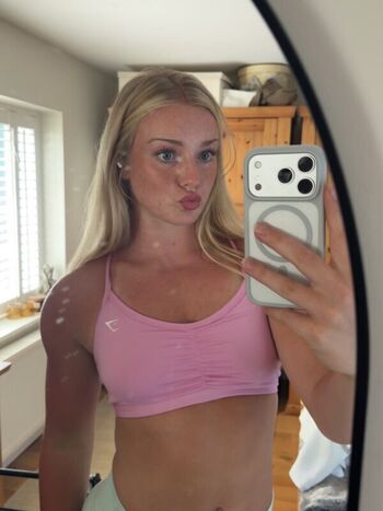 Full leaked Izzymhjones private onlyfans photo