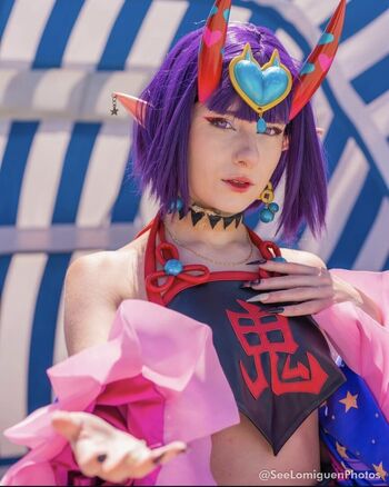 _izzys_1014_cosplay_