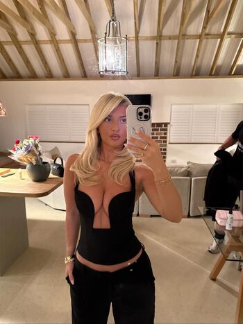 Full leaked Izzytaffs private onlyfans photo