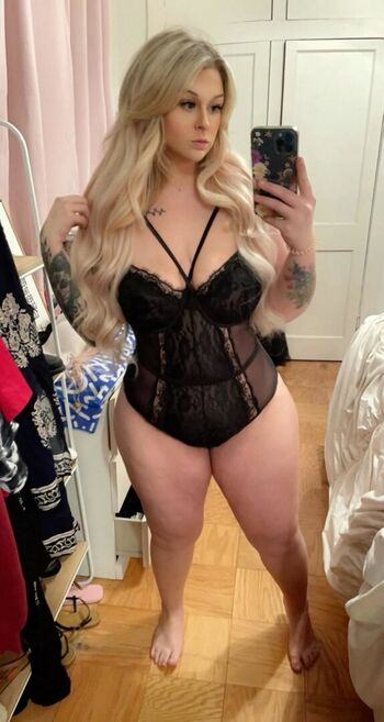 Full leaked Izzywaifu private onlyfans photo