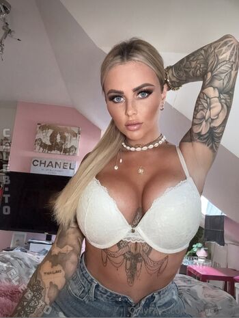 Full leaked Jade britani page private onlyfans photo