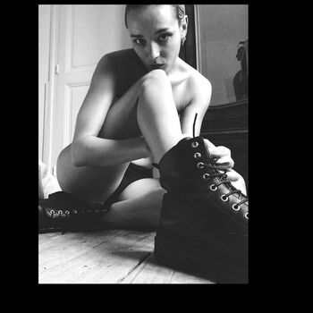 Full leaked Jehnny beth page private onlyfans photo