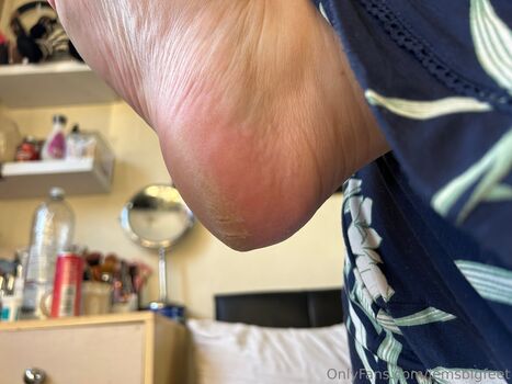 Full leaked Jemsbigfeet private onlyfans photo