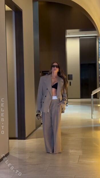 Full leaked Jennifer lopez page private onlyfans photo