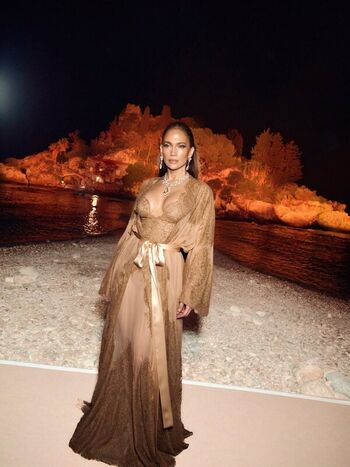 Full leaked Jennifer lopez private onlyfans photo