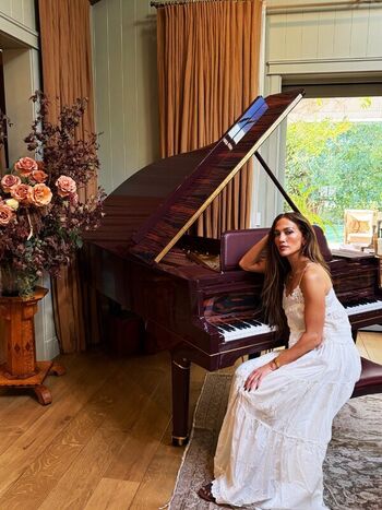 Full leaked Jennifer lopez  page private onlyfans photo