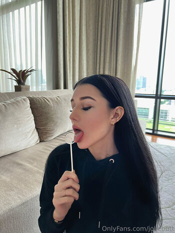 Full leaked Joliebutt private onlyfans photo