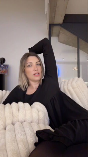 Full leaked Jolyemilyyy private onlyfans photo
